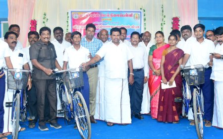 நாசரேத் மர்காஷிஸ் பள்ளியில் விலையில்லா மிதிவண்டிகளை அமைச்சர் அனிதா ஆர்.இராதாகிருஷ்ணன் வழங்கினார்!