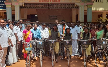 சிவத்தையாபுரம் பள்ளியில் இலவச சைக்கிள் வழங்கும் விழா - ஊர்வசி அமிர்தராஜ் எம்எல்ஏ வழங்கினார்