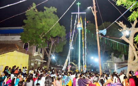 நாசரேத்-பிரகாசபுரம் பரிசுத்த பரலோக அன்னை ஆலயத் திருவிழா கொடியேற்றத் துடன் துவங்கியது.