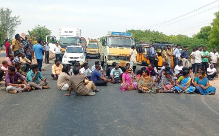 தூத்துக்குடி அமிர்தா வித்யாலயம் பள்ளி வளாகத்தில் வாகனம் விடுவதில் பிரச்னை - மறியல் செய்த பெற்றோர்