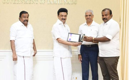 இந்தியாவிலேயே 3வது சிறந்த மாநகராட்சி விருது பெற்ற தூத்துக்குடி - முதலமைச்சரிடம் விருதை காண்பித்து வாழ்த்து பெற்ற மேயர்