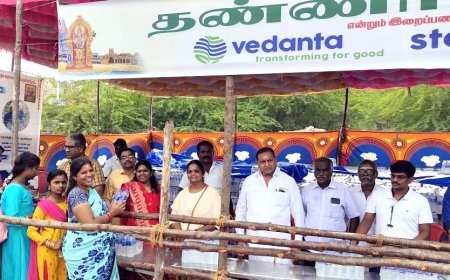 குலசை தசரா விழாவில் ஸ்டெர்லைட் நிறுவனம் சார்பில் 60 ஆயிரம் பாட்டில் குடிநீர் விநியோகம்.!