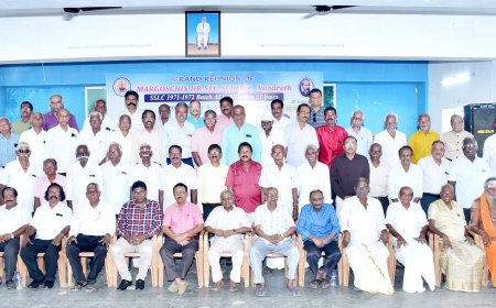 நாசரேத் மர்காஷிஸ் மேல்நிலைப்பள்ளியில் 51 ஆண்டுகளுக்கு முன்பு  எஸ்.எஸ்.எல்.சி. பயின்ற மாணவர்கள் கூடுகை!