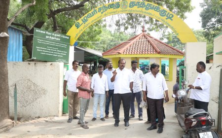 தூத்துக்குடி புதிய பேருந்து நிலையத்துக்குள் சாலை வழியாக செல்லும் நகர பேருந்துகளுக்கு இடம் ஒதுக்கி கொடுத்தார் மேயர்