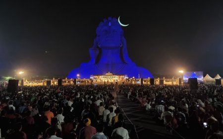 ஆதியோகி முன் நடைபெற்ற சக்திமிக்க சப்தரிஷி ஆரத்தி காசியை சேர்ந்த 7 உபாசகர்கள் நிகழ்த்தினர்