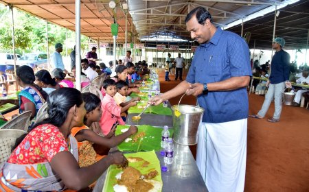 நாலுமாவடியில் இயேசு விடுவிக்கிறார் ஊழியங்கள் சார்பில் 3 ஆயிரம் பேருக்கு கிறிஸ்துமஸ் விருந்து! மோகன் சி.லாசரஸ் வழங்கினார்.