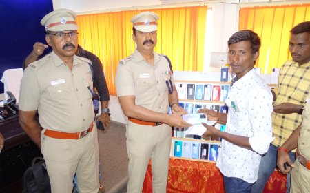 காணாமல் போன 15 லட்சம் மதிப்பிலான 100 செல்போன்களை மீட்டு உரியவர்களிடம் ஒப்படைத்த தூத்துக்குடி போலீஸ்.!