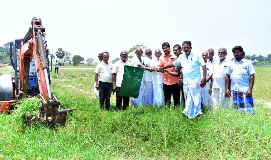 நாலுமாவடி புதுவாழ்வு சங்கம் மூலம் கடம்பாகுளம் பாசன வாய்க்கால்கள் தூர் வாரும் பணி!