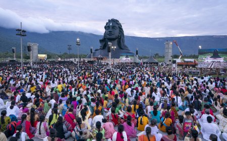 நீதிமன்ற உத்தரவை மீறி ஈஷா மயானக் கட்டுமான பகுதிக்குள் நுழைந்த சமூக விரோத கும்பல் - விரட்டியடித்த கிராம மக்கள்