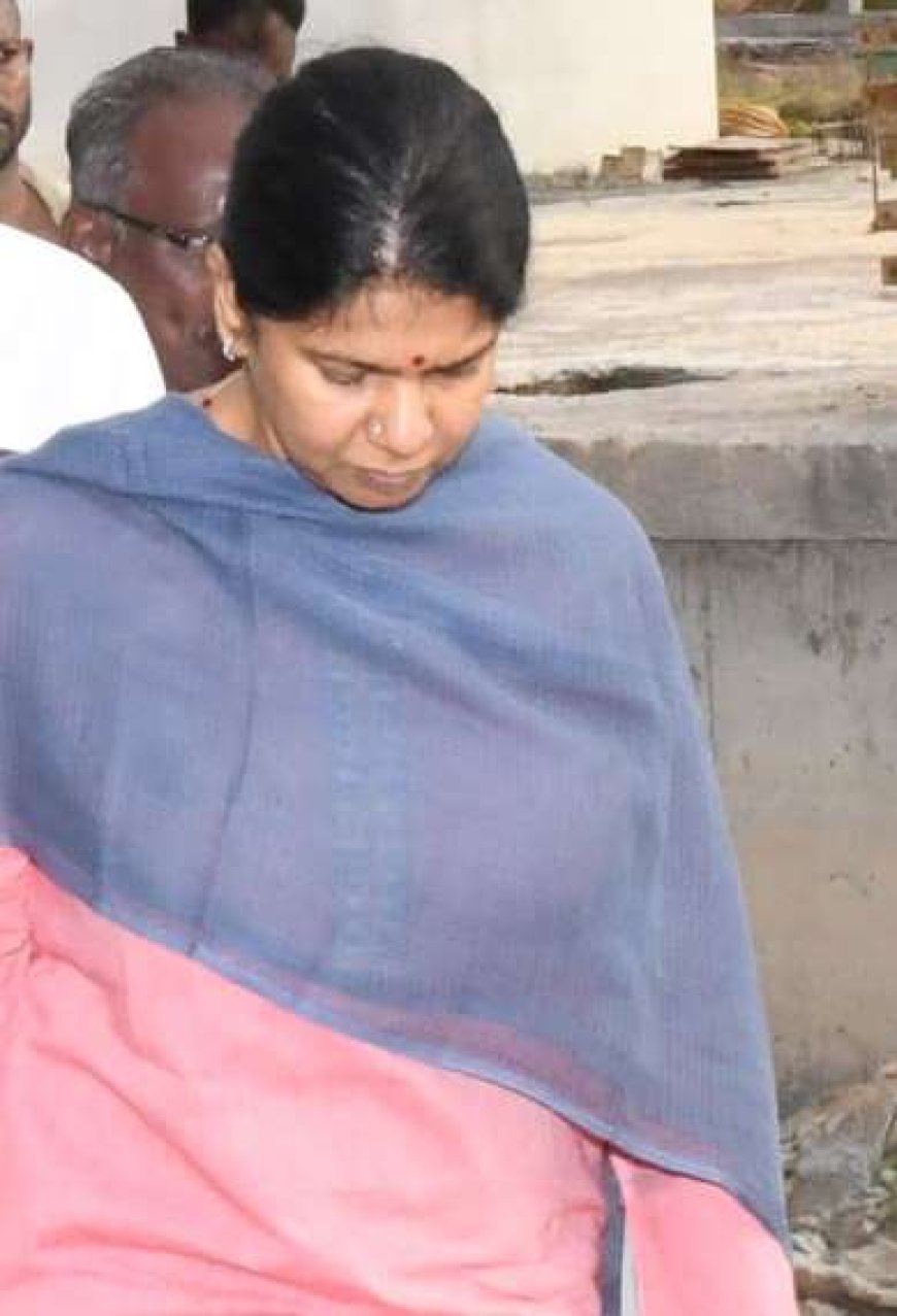 இரண்டரை மணி நேரம் காத்திருந்த செய்தியாளர்கள் - பேட்டி கொடுக்காமல் எஸ்கேப் ஆன கனிமொழி