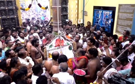 குலசை முத்தாரம்மன் கோயில் தசரா பெருந்திருவிழா - கொடியேற்றத்துடன் தொடங்கியது