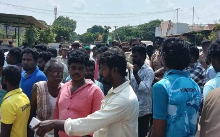 கூட்டாம்புளி வாலிபர் கொலை வழக்கில் குற்றவாளிகளை கைது செய்ய வலியுறுத்தி, கடைகள் அடைப்பு, சாலை மறியல்