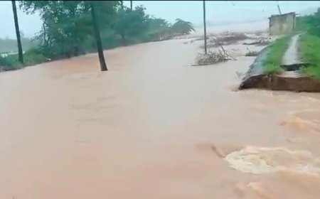 புதுக்கோட்டை - கூட்டாம்புளி இடையே பெரியபிராட்டி குளக்கரையில் உடைப்பு - போக்குவரத்து முடக்கம்