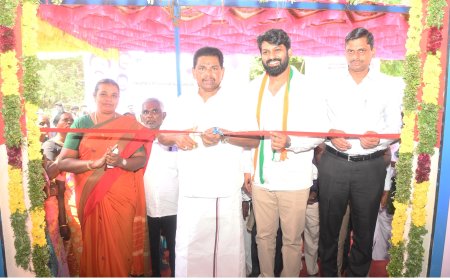 திருச்செந்தூர், திருவைகுண்டத்தில் புதிய பேருந்துகள் உள்பட திட்டப் பணிகள் - அமைச்சர் அனிதா ராதாகிருஷ்ணன் தொடங்கி வைத்தார்