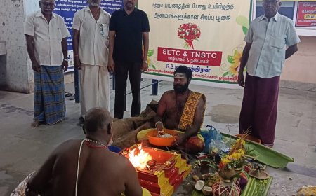 தை அமாவாசையை முன்னிட்டு அரசு விரைவு போக்குவரத்து கழகம் சார்பில் சிறப்பு பூஜை