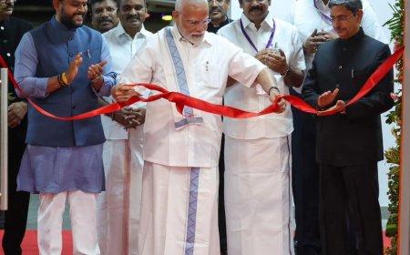 தூத்துக்குடியில் ரூ.4,800 கோடியில் மேம்பாட்டுத் திட்டங்களுக்கு பிரதமர் மோடி அடிக்கல் நாட்டினார்