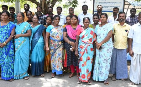 புதுக்கோட்டையில் போக்குவரத்து முடக்கத்திற்கு எதிராக பொதுமக்கள் மறியல், கலெக்டரிடம் மனு கொடுத்து போராட்டம்