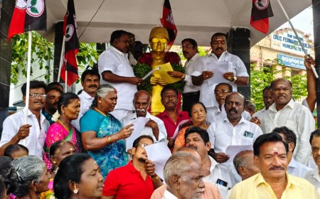 தூத்துக்குடியில் எம்ஜிஆர் சிலைக்கு முன்னாள் அமைச்சர் சி.த.செல்லப்பாண்டியன் மாலை அணிவித்து மரியாதை.!