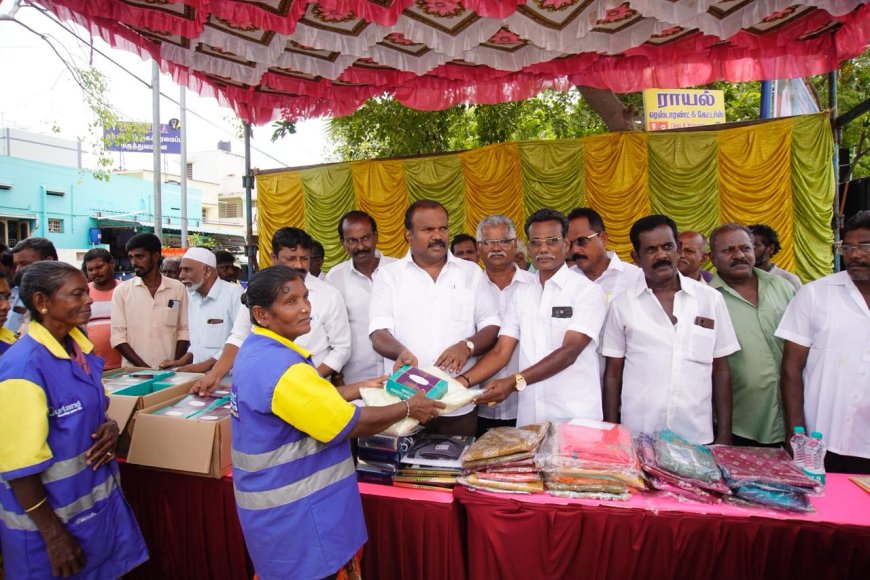 மன கசப்பில் இருந்த தூய்மைப்பணியாளர்கள் - கூலாக்கிய மேயர் ஜெகன் பெரியசாமி
