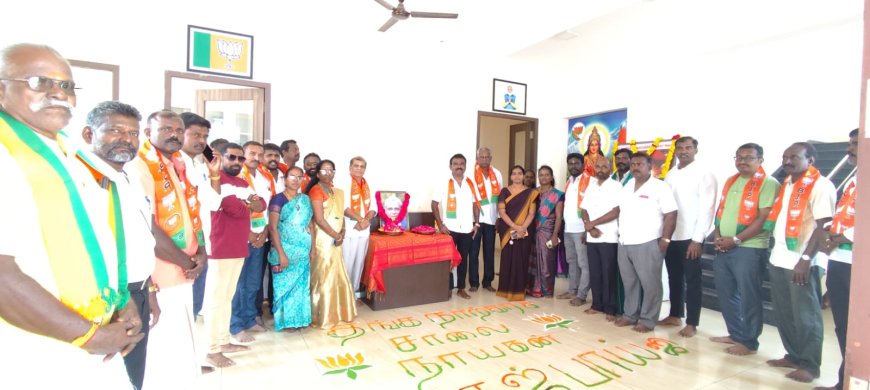தூத்துக்குடி பாஜக சார்பில் முன்னாள் பிரதமர் வாஜ்பாய் பிறந்த தினம் - விமர்சையாக கொண்டாட்டம்