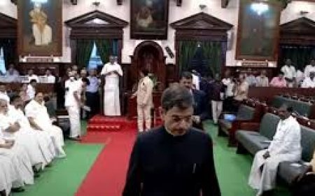 ஆளுநர் – தமிழக அரசு மோதல்: அரசியலமைப்பு மரபா? அரசியல் வாதமா?