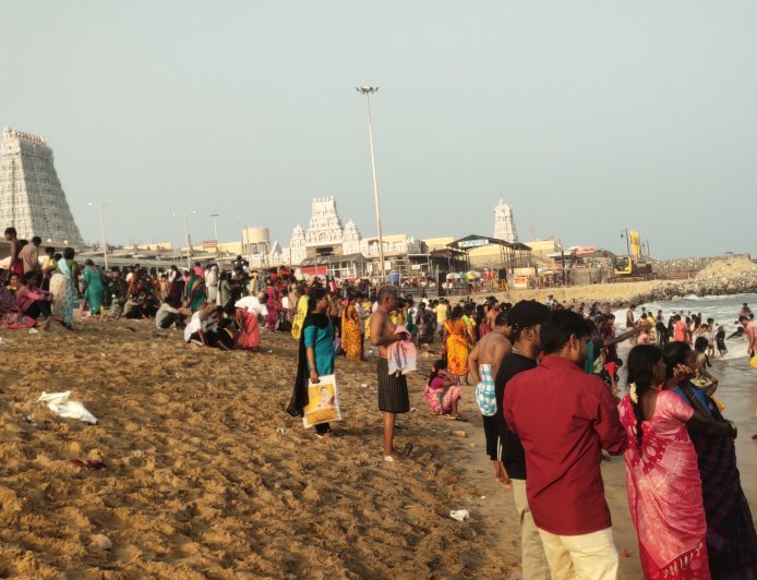 திருச்செந்தூர் முருகன் கோவில் சொத்துக்களின் நிலையையும் ஆய்வு செய்ய வேண்டும் - பக்தர்கள் கோரிக்கை