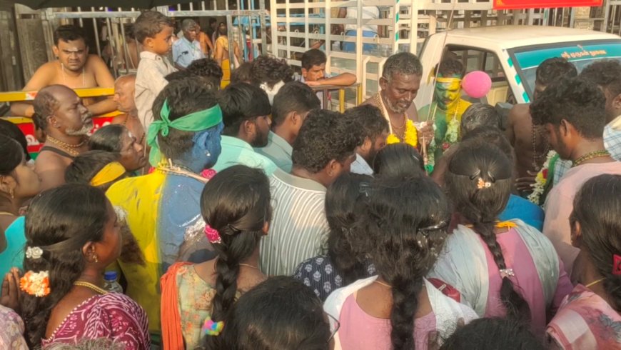 காவடி, அலகு குத்தி வரும் பக்தர்களுக்கு நேரடி தரிசனம் வாய்ப்பு - திருச்செந்தூர் செந்திலாண்டவர் பக்தர்கள் கோரிக்கை