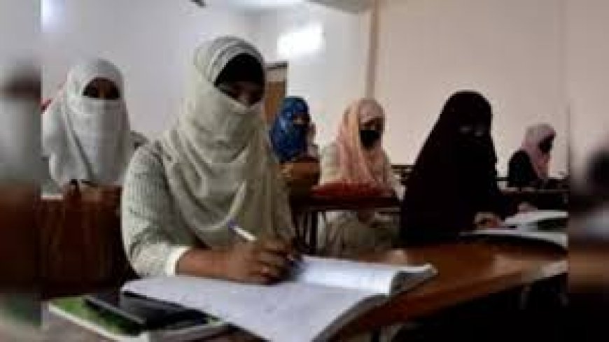 தேர்வு அறையில் ஹிஜாபை நீக்க சொன்ன விவகாரம் ! - மே.வ.அரசுக்கு சமூக ஆர்வலர்கள் கேள்வி