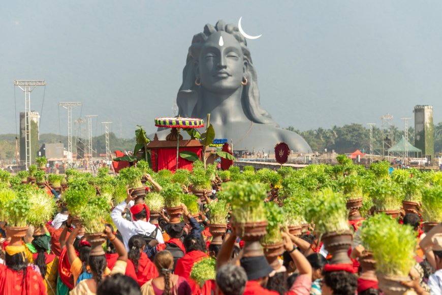 ஈஷாவில் தைப்பூசத் திருவிழா - லிங்க பைரவிக்கு முளைப்பாரி, பூக்கரகம், பூவோடு ஏந்தி பக்தர்கள் பாதயாத்திரை