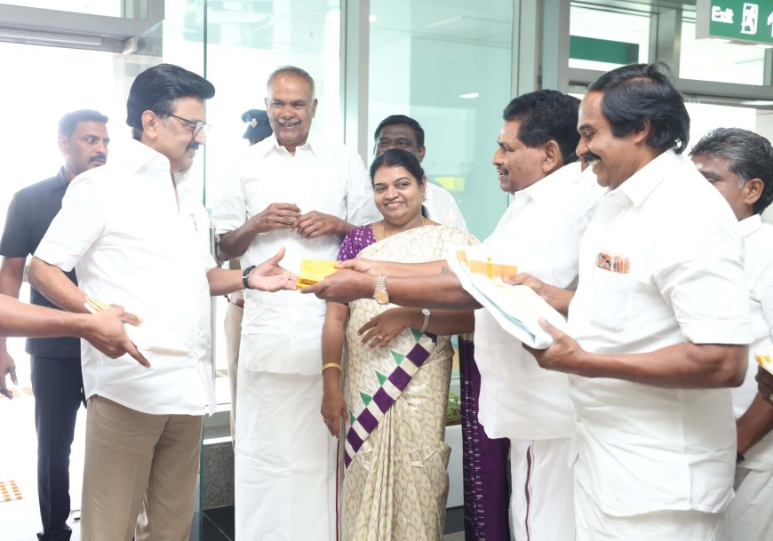 தூத்துக்குடி வாகைகுளம் விமான நிலையத்தில் முதல்வர் ஸ்டாலினுக்கு உற்சாக வரவேற்பு