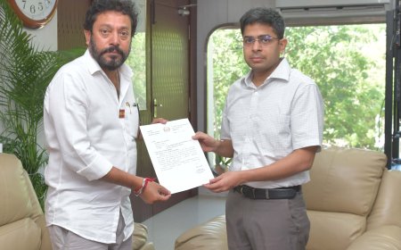தூத்துக்குடி வி.இ.ரோடு டாஸ்மாக் மதுக்கடையை மூட வேண்டும் - ஆட்சியரிடம் எம்.எல்.ஏ ஸ்ரீநாத் கோரிக்கை