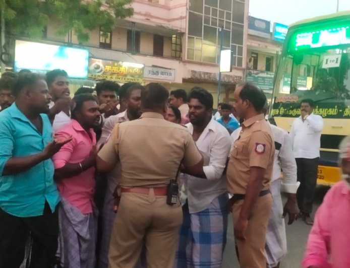 தூத்துக்குடியில் அடுத்தடுத்து கொலை சம்பவங்கள் - குற்றவாளிகளை கைது செய்ய வலியுறுத்தி மறியல்