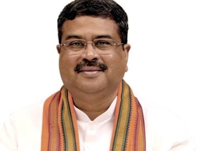 மத்திய அமைச்சர் தர்மேந்திர பிரதானுக்கு எதிராக போராட்டங்கள் ஏன்?