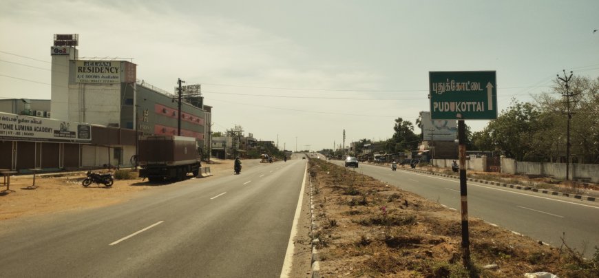 புதுக்கோட்டையில் தவறான வழிகாட்டியால் தடுமாறும் வாகன ஓட்டிகள்.!