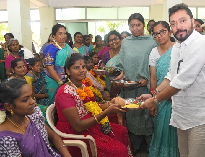 கர்ப்பிணிகளுக்கு சீர்வரிசைப் பொருள்களை வழங்கிய அமைச்சர்கள் ஸ்ரீநாத், மதன்ராஜ்